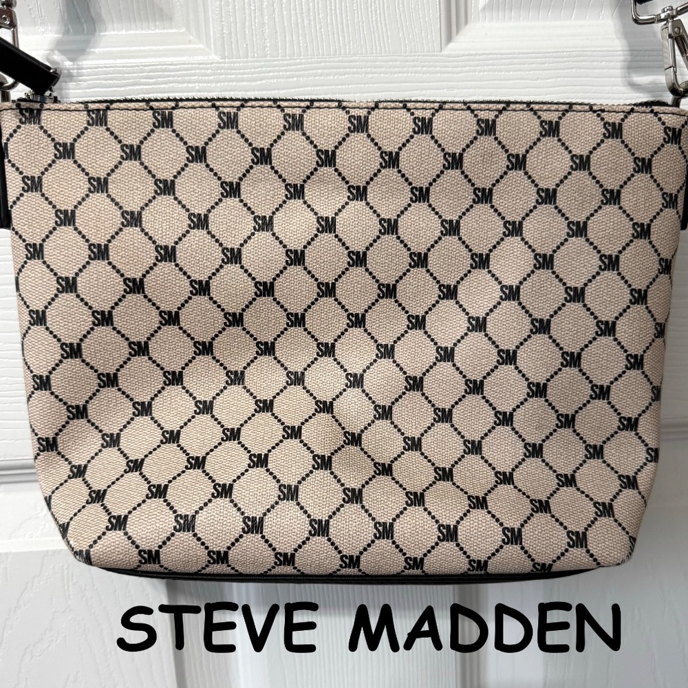 STEVE MADDEN Crossbody/Clutch Diagonal Logo Cream and Black-All Over Logo